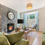 Lakeland - Sleeps 6 *