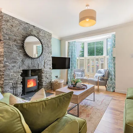 Lakeland - Sleeps 6 *